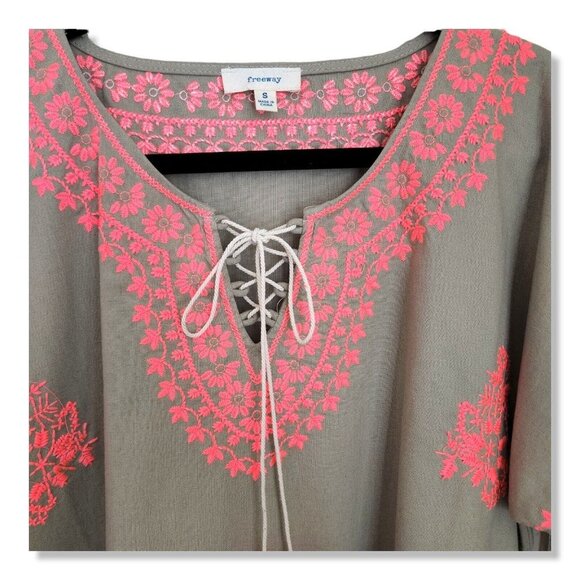 FREEWAY Anthropologie Embroidered Bell Sleeve BOHO Top Sz w/fringe & tassels - Picture 3 of 12